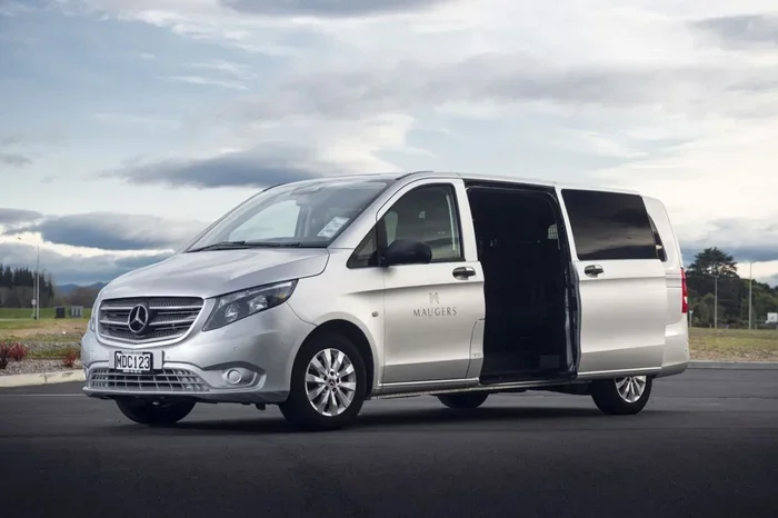 7 Seater Car Rental in Mumbai For Large Group Trips