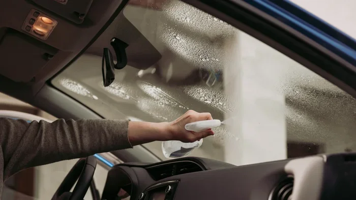 How to Remove Cigarette Smoke From Inside a Car Windshield