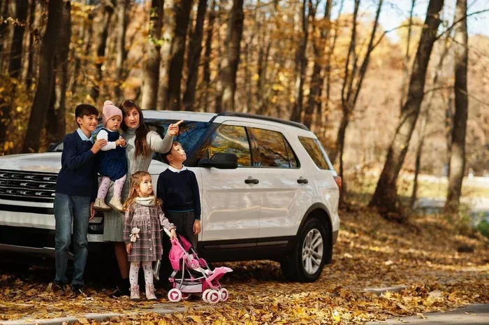 Best 10 Seater Car Rental in Mumbai for Large Groups