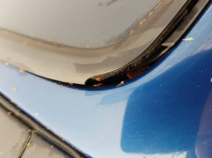 Watch Out for Signs of Improper Windshield Installation
