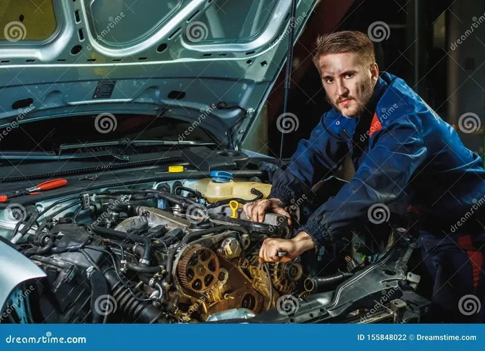 How Much Do Most Mechanics Make an Hour Working Full Time