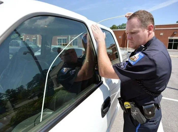 Can the Police Get Keys Out of a Locked Car Right Now