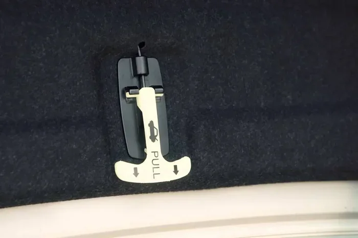 How Do I Open My Trunk From the Inside Without Keys